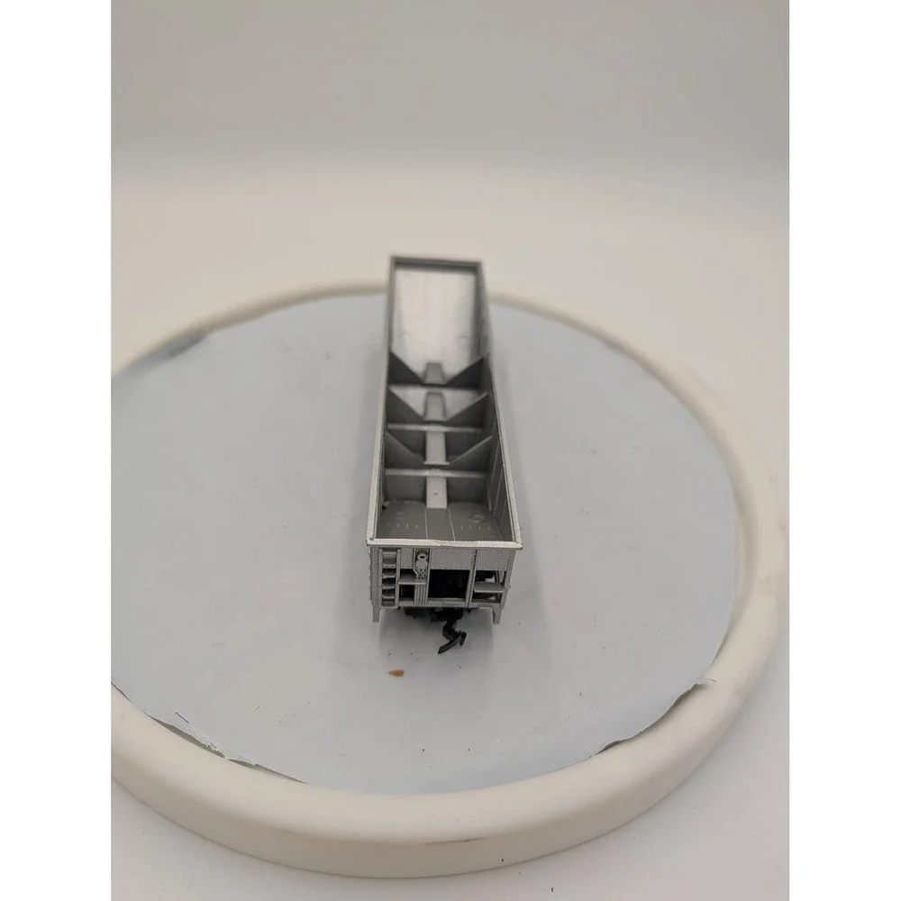 Virginian‎ Railway VGN 2610 HO Scale Triple Hopper Boxcar Silver Rolling Stock